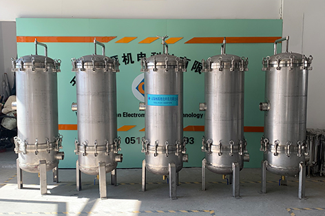 袋式過(guò)濾器濾機(jī)上蓋打開(kāi)時(shí)的注意事項(xiàng)